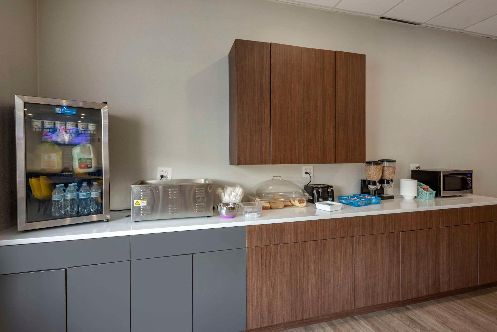 Comfort Inn Philadelphia International Airport West Честер Экстерьер фото