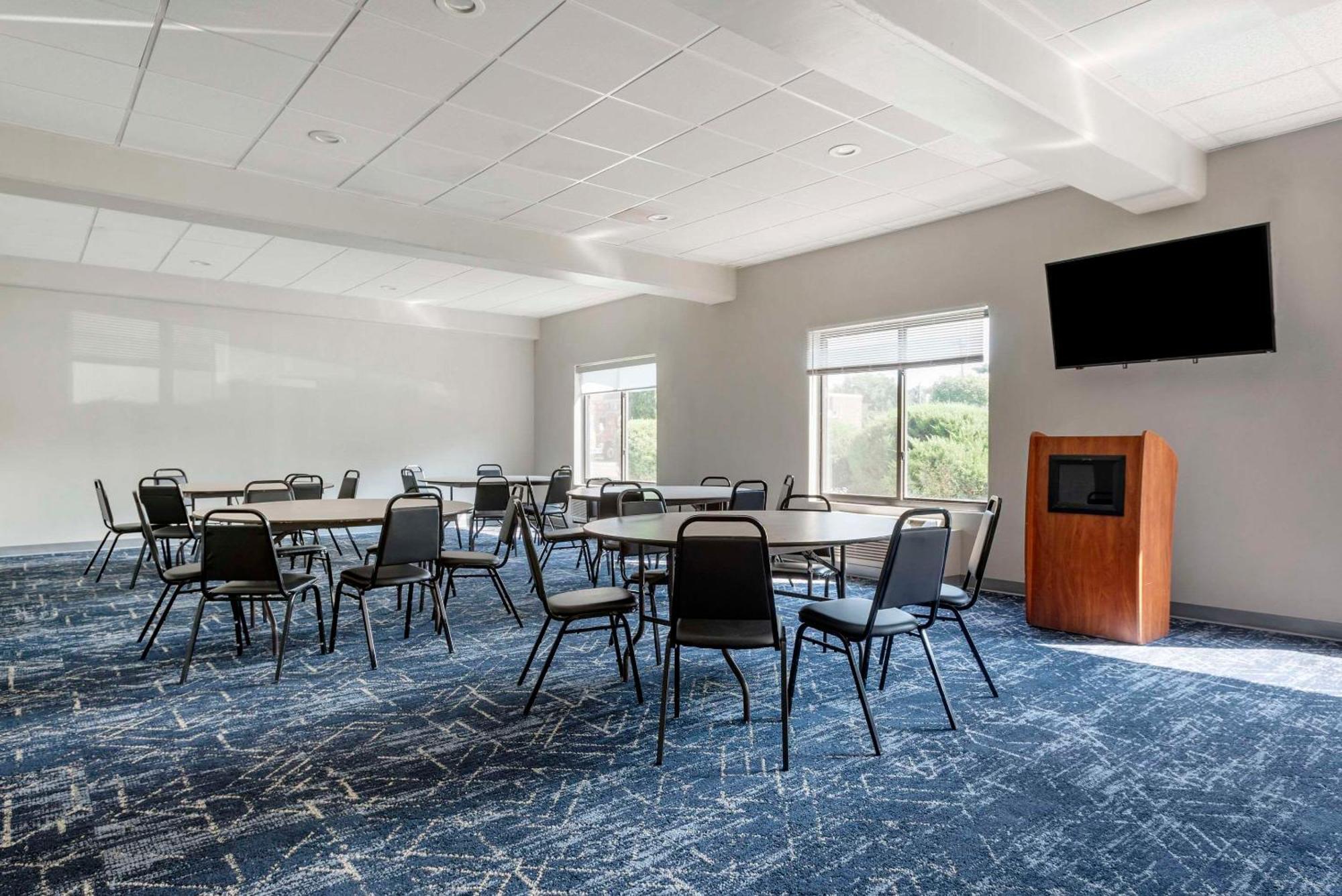 Comfort Inn Philadelphia International Airport West Честер Экстерьер фото